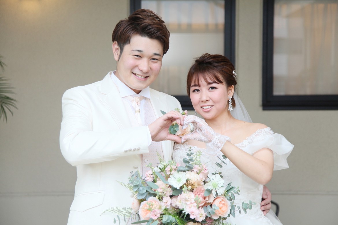 Full of gratitude White × Gold Wedding