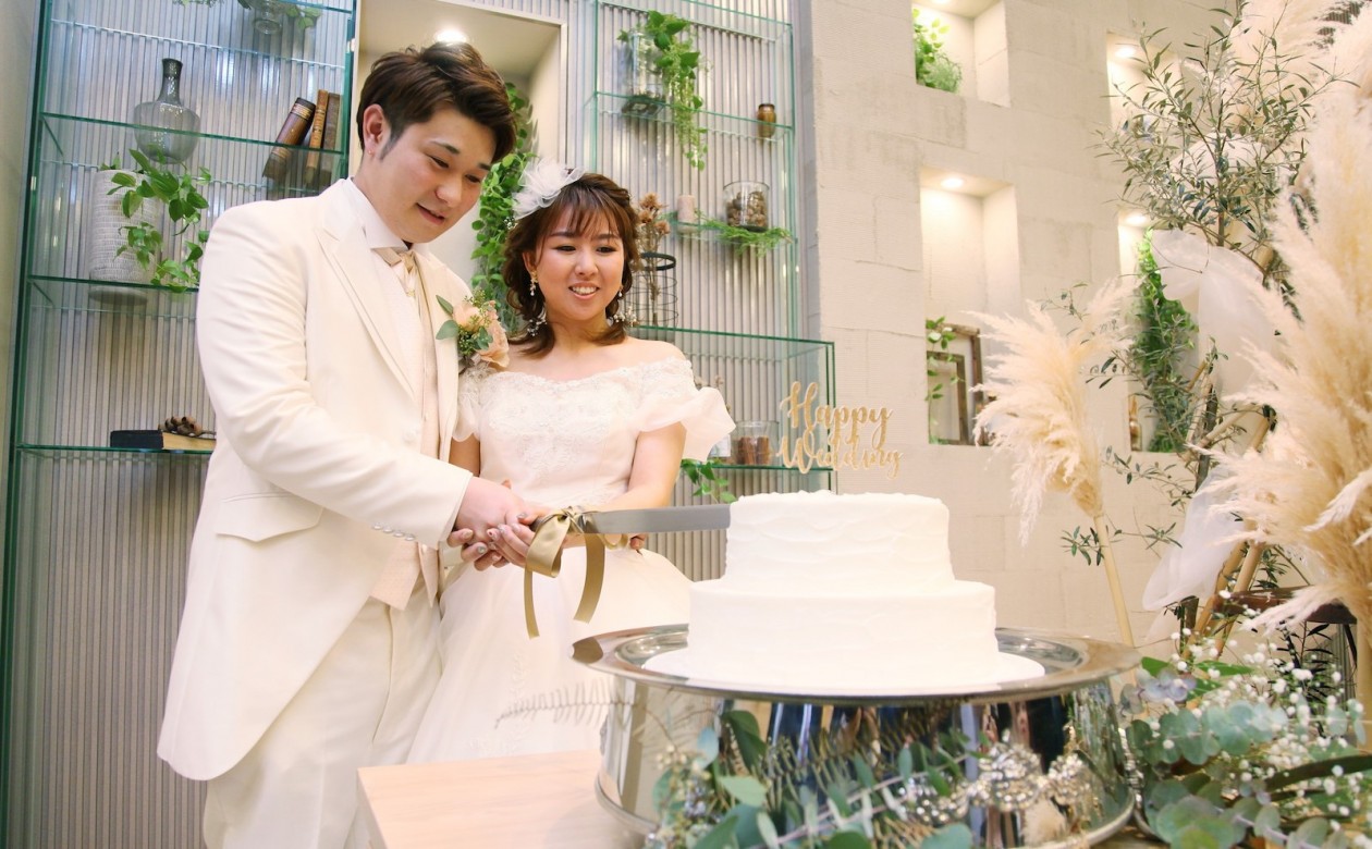 Full of gratitude White × Gold Wedding